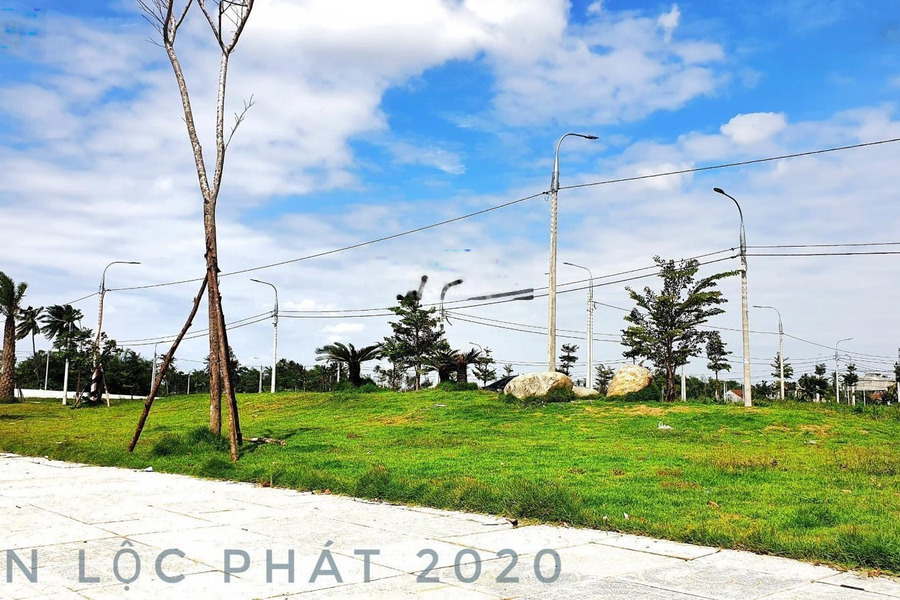 Tại An Lộc Phát 300 triệu bán đất với diện tích khoảng 100m2 vị trí thuận lợi tọa lạc ngay tại Quảng Ngãi, Quảng Ngãi, hướng Nam-01