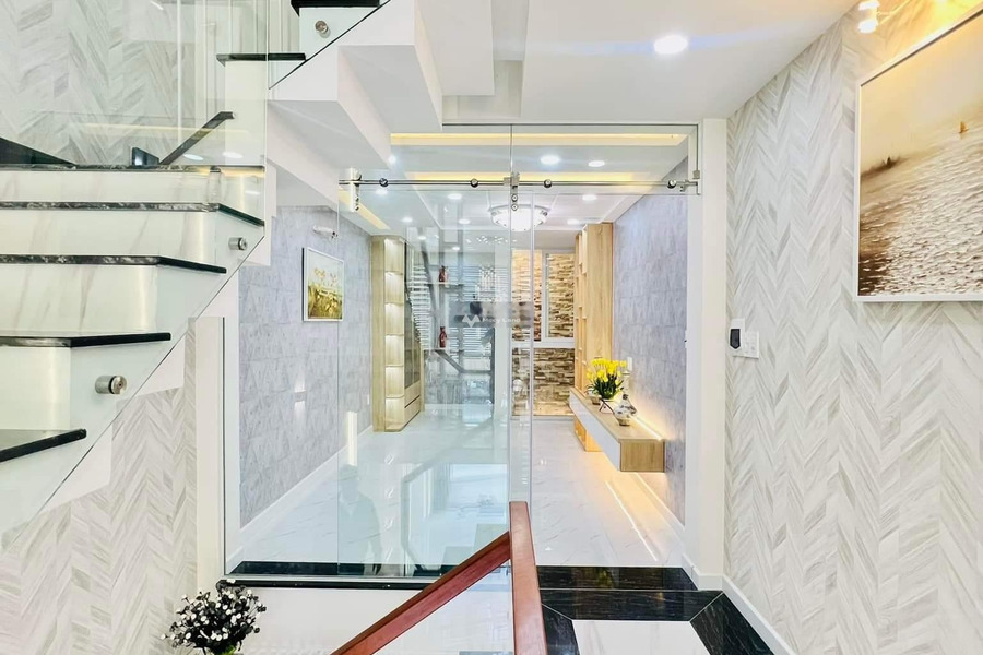 Ngôi nhà này gồm 4 PN, bán nhà ở diện tích chuẩn 55m2 bán ngay với giá đề cử 9.8 tỷ vị trí mặt tiền tại Nguyễn Duy Cung, Hồ Chí Minh-01