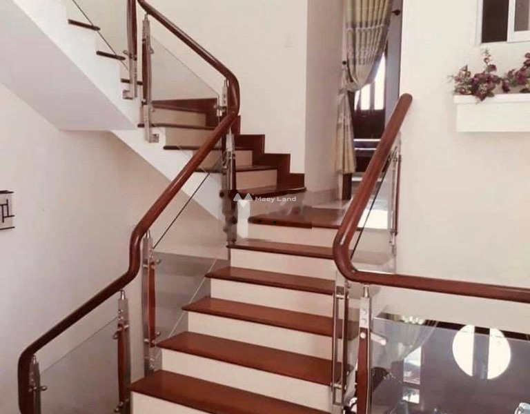 Diện tích gồm 80m2, cho thuê nhà ở vị trí đặt tọa lạc ngay trên Mỹ An, Đà Nẵng, hướng Đông, trong căn này 3 PN, 3 WC khách có thiện chí liên hệ ngay-01