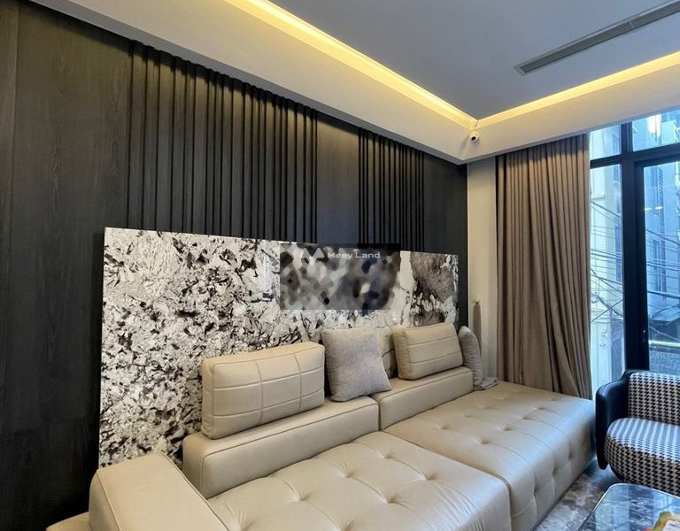 Nhà bao gồm có 2 phòng ngủ, bán nhà ở có diện tích chính 40m2 giá bán cơ bản từ 13.3 tỷ vị trí mặt tiền tại Long Biên, Hà Nội-01