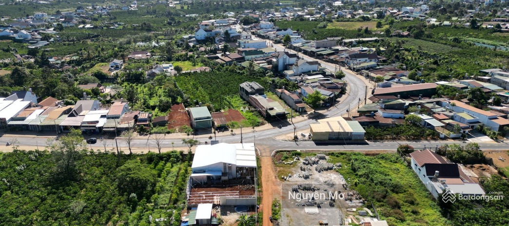 Khoảng 2.9 tỷ bán đất diện tích thực như trên hình 405m2 vị trí đẹp nằm trên Lộc Phát, Bảo Lộc