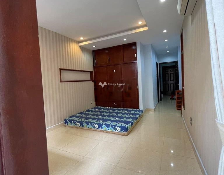 Vị trí thuận lợi tọa lạc ngay trên Quận 3, Hồ Chí Minh cho thuê nhà giá thuê mềm từ 33 triệu/tháng, trong nhà này 8 phòng ngủ, 6 WC-01