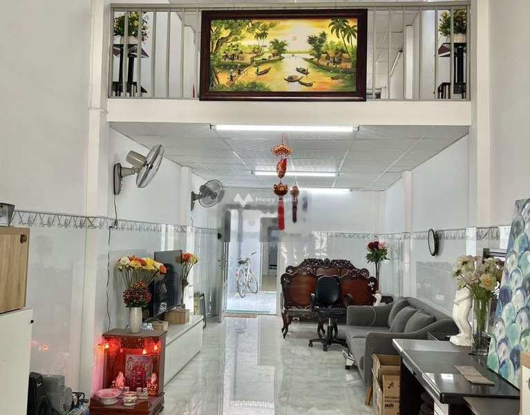 Cho thuê nhà diện tích khoảng 160m2 vị trí mặt tiền nằm ở Quận 7, Hồ Chí Minh giá thuê hợp lý 12 triệu/tháng, căn nhà gồm tổng cộng 2 phòng ngủ, 4 WC-01