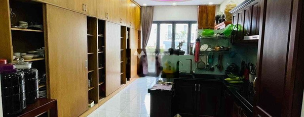 Vị trí thuận lợi nằm ở Tân Phú, Hồ Chí Minh bán nhà giá bán đề cử 13.5 tỷ trong nhà này bao gồm 4 PN 6 WC-03