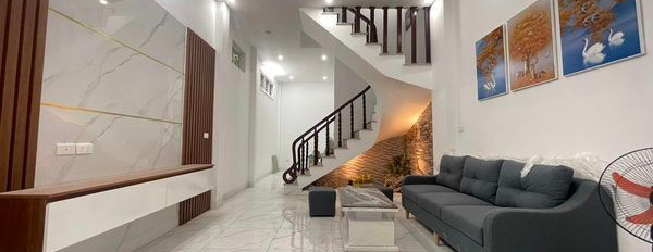 Bán nhà phố Lê Quang Đạo, 42m2, mặt tiền 3,7m. Giá 4,7 tỷ, ô tô 10m-03