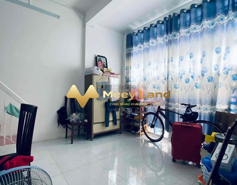Bán nhà ngay ở Lê Quang Định, Phường 11 giá bán bất ngờ chỉ 5.3 tỷ có diện tích rộng 50m2, hướng Tây căn nhà gồm có 2 PN-01