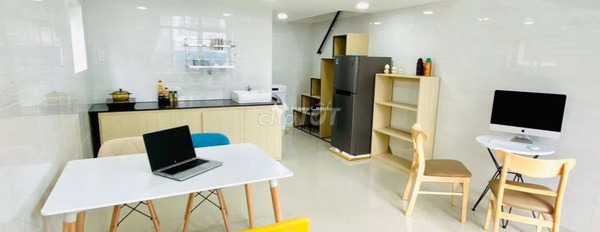 Cho thuê căn hộ vị trí mặt tiền tọa lạc ngay ở Tân Bình, Hồ Chí Minh giá thuê hữu nghị 6.8 triệu/tháng, căn hộ tổng quan có 1 PN, 1 WC lh tư vấn thêm-03