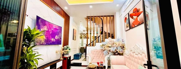 Bán nhà diện tích khoảng 30m2 vị trí đẹp tọa lạc tại Hai Bà Trưng, Hà Nội bán ngay với giá cơ bản 5.5 tỷ nhìn chung có tổng 4 phòng ngủ, 5 WC-02