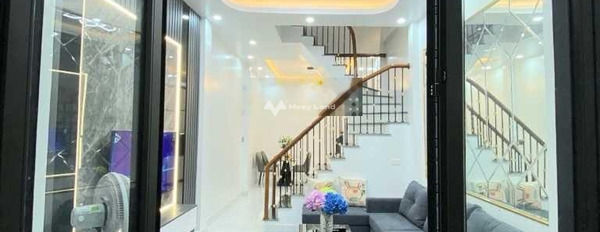 Giá chỉ 5.65 tỷ bán nhà có diện tích chung là 42m2 tọa lạc ở Phương Liên, Đống Đa ngôi nhà gồm có 4 PN, 4 WC liên hệ chính chủ.-02