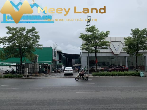 Cho thuê mặt bằng thương mại diện tích 4000m2, vị trí đặt ngay ở Đường Phạm Văn Đồng, Hà Nội giá chỉ 760 triệu/tháng