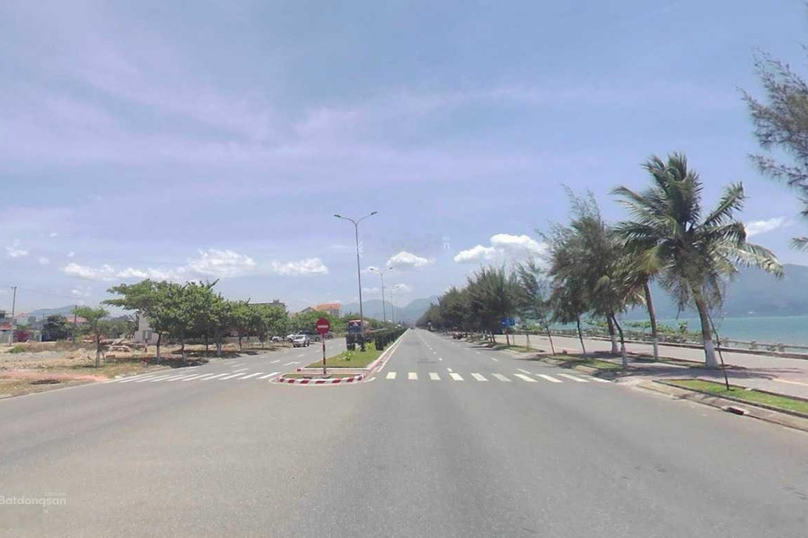 Bán gấp 2 lô đất mặt biển Nguyễn Tất Thành, 240m2 (10x24m), xây dựng cao tầng, giá bán 83tr/m2 -01