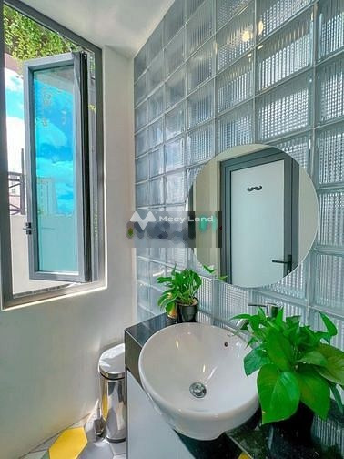 Cho thuê nhà diện tích mặt tiền 400m2 tọa lạc tại Phường 2, Hồ Chí Minh thuê ngay với giá êm chỉ 80 triệu/tháng, ngôi nhà gồm 3 PN, 3 WC-01