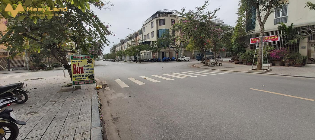Bán nhà mặt tiền khu đô thị Văn Phú rộng 24m, vỉa hè 5m, gần Chợ Văn La, 95m2, 11 tỷ