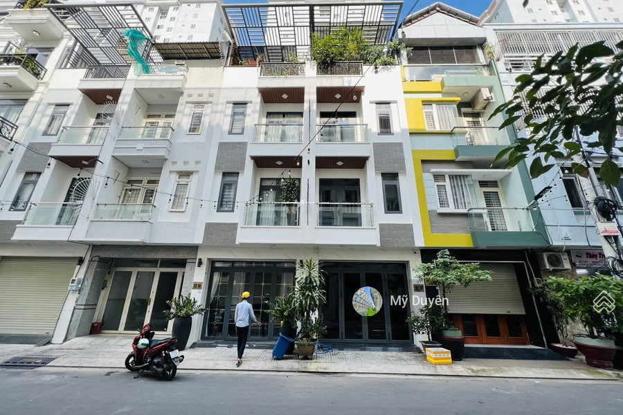 Giá bán 15.2 tỷ bán nhà diện tích rộng 72m2 vị trí mặt tiền nằm tại Phú Thạnh, Tân Phú trong nhà bao gồm có 6 phòng ngủ, 5 WC cảm ơn đã xem tin-01