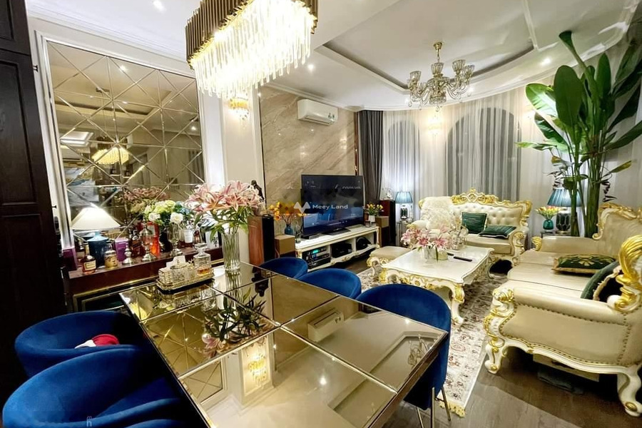 Bán biệt thự Diện tích nền 135m2 vị trí ngay Đồng Đen, Hồ Chí Minh bán ngay với giá rẻ bất ngờ 23.5 tỷ, trong nhà này bao gồm 3 phòng ngủ, 4 WC-01