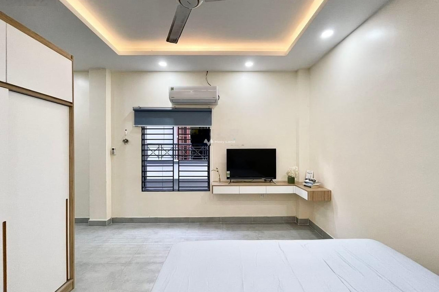 Có diện tích tiêu chuẩn 35m2 cho thuê phòng trọ vị trí đặt ở trung tâm Bến Vân Đồn, Hồ Chí Minh, căn này gồm 1 phòng ngủ, 1 WC tiện ích bao phê-01