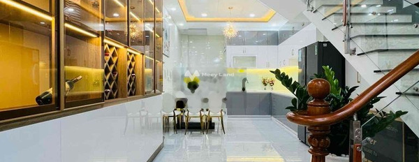 Bán nhà có diện tích chung là 73m2 vị trí đẹp nằm tại Nguyên Hồng, Gò Vấp bán ngay với giá chốt nhanh từ 8.1 tỷ trong nhà gồm có 3 PN-03