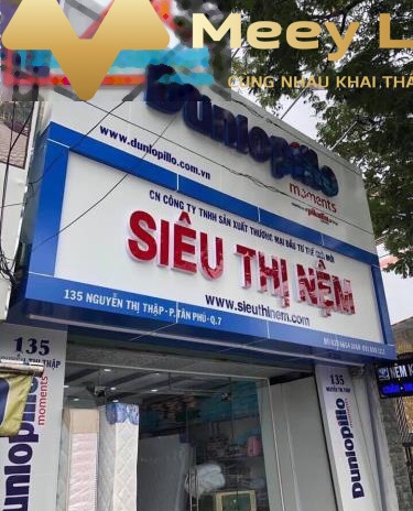 Cần bán nhà ở mặt tiền tọa lạc ngay tại Quận 7, Hồ Chí Minh giá bán phải chăng 22 tỷ có dt chung 155 m2 hướng Nam nhà có tổng 2 phòng ngủ lộ có độ nga...