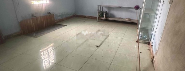 Diện tích thực khoảng 150m2, cho thuê nhà ở tại Rừng Sến, Long An, trong nhà nhìn chung có 2 PN, 1 WC vui lòng liên hệ để xem trực tiếp-02