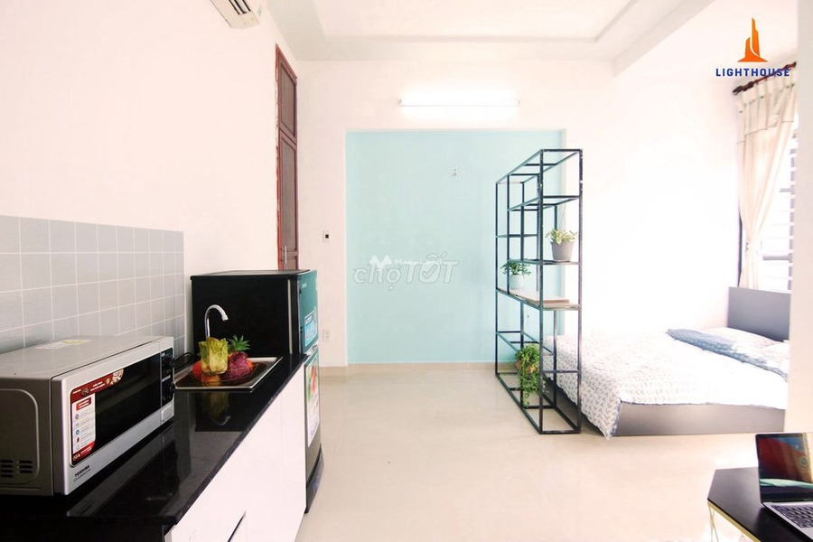 Trong căn hộ bao gồm có 1 phòng ngủ, cho thuê căn hộ mặt tiền tọa lạc ngay trên Tân Bình, Hồ Chí Minh, 1 WC ở lâu dài-01