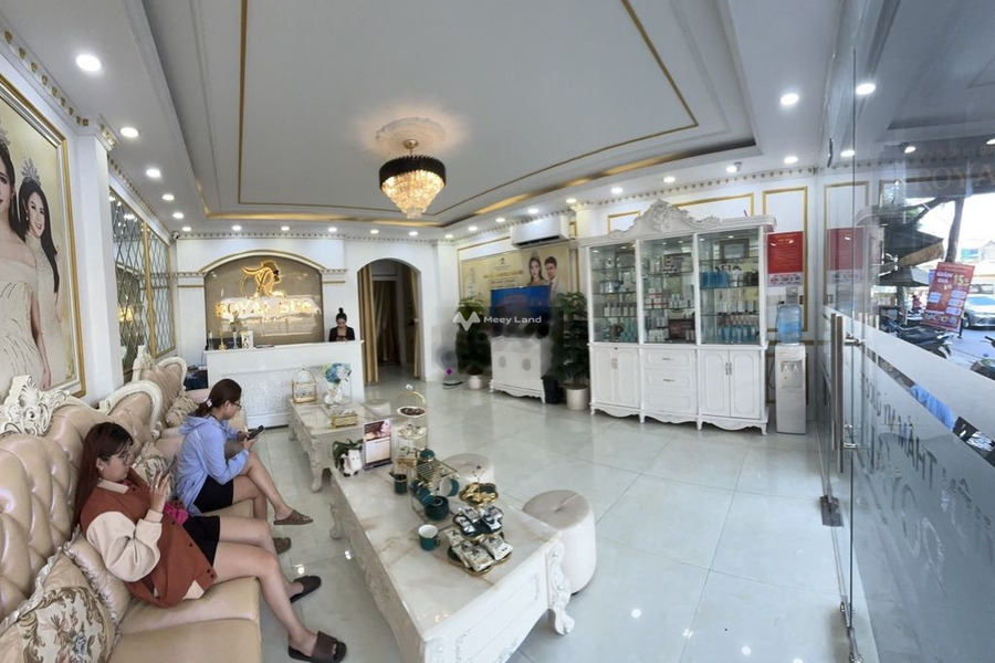 Mặt tiền Nguyễn Hồng Đào. Q TBinh. 5.5 x14. 5 tầng mới đẹp -01