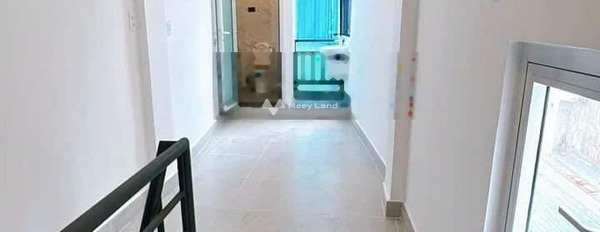 Cho thuê nhà ở có diện tích 77m2 thuê ngay với giá êm 17 triệu/tháng vị trí đặt tọa lạc ngay trên Bến Vân Đồn, Quận 4-03