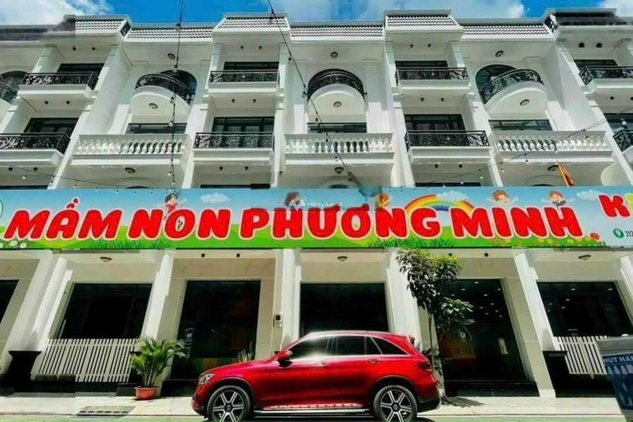 Đang cần rất nhiều tiền bán liền kề vị trí đẹp ngay tại Phú Thạnh, Hồ Chí Minh bán ngay với giá đàm phán 100 tỷ có diện tích thực 600m2 lh để xem ngay-01