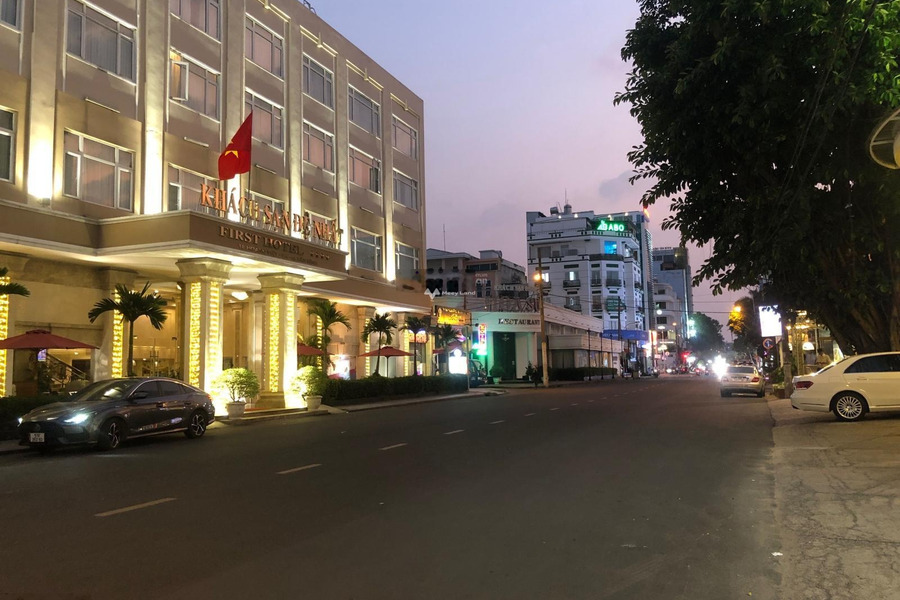 Nhà 6 PN bán nhà bán ngay với giá mềm 15.9 tỷ có diện tích rộng 180m2 vị trí đặt tọa lạc tại Nguyễn Đình Khơi, Hồ Chí Minh-01