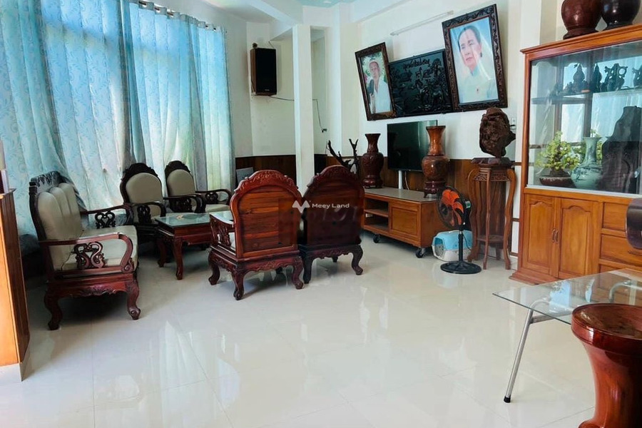 Bán nhà vị trí đặt tại trung tâm Phước Hải, Nha Trang giá bán cực sốc từ 7.2 tỷ diện tích chuẩn 72m2, hướng Đông Nam căn này bao gồm 4 phòng ngủ-01