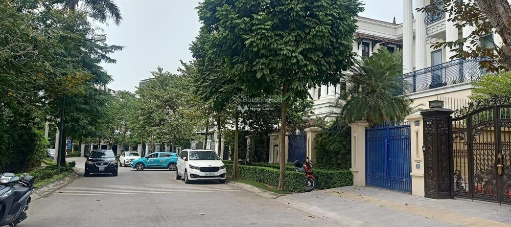 6 phòng ngủ, bán biệt thự, bán ngay với giá thị trường chỉ 150 tỷ có diện tích thực là 336m2 vị trí thuận lợi tọa lạc tại Phú Thượng, Hà Nội