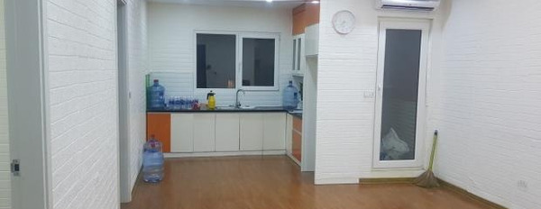 Cho thuê chung cư vị trí đẹp gần Hoàng Quốc Việt, Cổ Nhuế 1, trong căn hộ gồm có 2 phòng ngủ nhà view bao đẹp-02