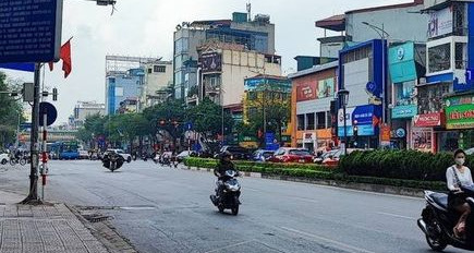 Cho thuê nhà nguyên căn mặt phố Nguyễn Văn Cừ, Long Biên-02