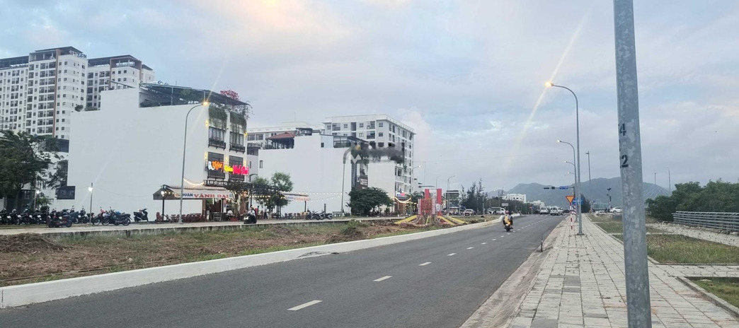 Bán lô đất 3 mặt Tiền đường Vành 2 khu đô thị Lê Hồng Phong 2 giá 65tr/m2 