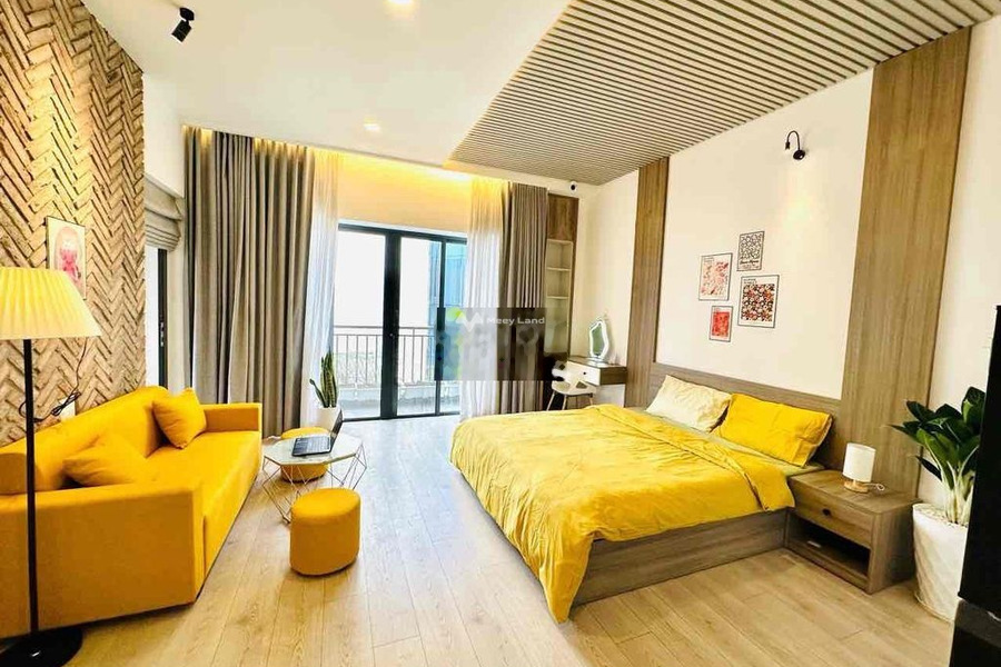 Vị trí đặt ở trung tâm Phường 12, Hồ Chí Minh cho thuê nhà giá thuê cực tốt từ 200 triệu/tháng, trong nhà nhìn chung có 4 phòng ngủ, 5 WC-01