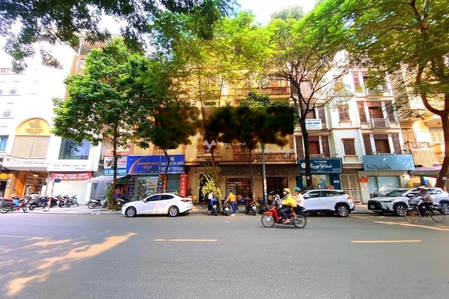 Bán nhà vị trí đặt tọa lạc ngay Giang Văn Minh, Hà Nội bán ngay với giá êm chỉ 30.5 tỷ diện tích gồm 70m2 trong nhà này thì có 5 PN-01