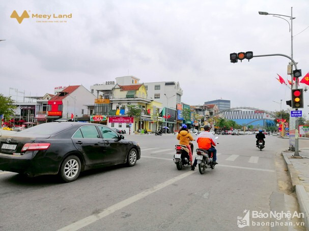 Mặt đường kinh doanh cực đẹp gần đường Hồ Tùng Mậu Quảng Trường, thành phố Vinh, Nghệ An