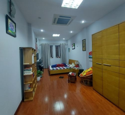 Vào ở luôn giá thực tế chỉ 27.5 tỷ bán nhà có diện tích 40m2 tọa lạc trên Phan Chu Trinh, Hoàn Kiếm ngôi nhà này gồm 4 PN mặt lộ ngang 20 m hỗ trợ mọi...