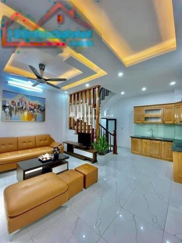 Nhà 3 PN bán nhà ở có diện tích chính 30m2 giá bán cực tốt từ 4.15 tỷ nằm ở Cầu Giấy, Hà Nội, ngõ có độ ngang 3 m-01