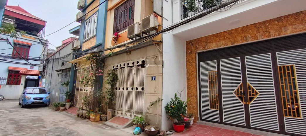 Có diện tích chính 40m2 bán nhà tọa lạc tại Long Biên, Long Biên trong nhà có tổng cộng 3 phòng ngủ liên hệ ngay để được tư vấn