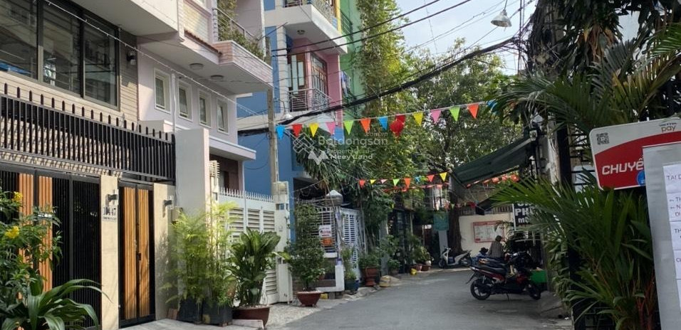 Có diện tích chung là 100m2 bán nhà mặt tiền tọa lạc ngay trên Tân Bình, Hồ Chí Minh căn nhà bao gồm có 10 phòng ngủ 10 WC cảm ơn đã xem tin