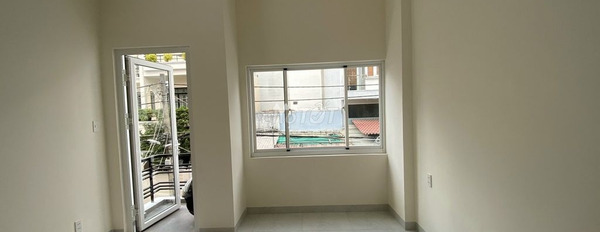 Ngôi nhà bao gồm 2 PN bán nhà bán ngay với giá tốt từ 9.3 tỷ có diện tích chung 80m2 vị trí thuận lợi tọa lạc ngay Tân Bình, Hồ Chí Minh-03
