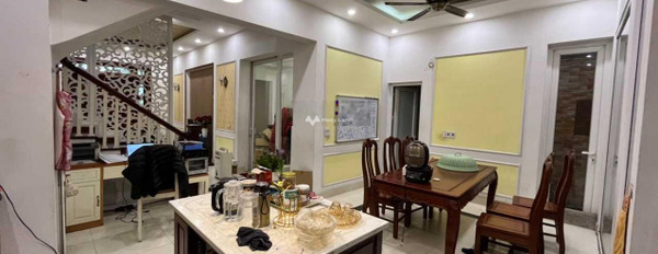 Cho thuê nhà mặt tiền tọa lạc ở Tân Triều, Hà Nội, giá thuê mua ngay 23 triệu/tháng diện tích trong khoảng 120m2, trong ngôi nhà này 4 PN-02