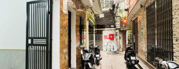Bán nhà nằm ở Thanh Trì, Hà Nội bán ngay với giá cực kì tốt 7.5 tỷ diện tích gồm 42m2 hướng Đông - Nam tổng quan ở trong nhà có 10 phòng ngủ-03