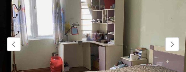 Cho thuê nhà có diện tích sàn 30m2 tọa lạc gần Văn Cao, Liễu Giai giá thuê bất ngờ 14 triệu/tháng, trong căn này bao gồm 3 phòng ngủ, 3 WC-02