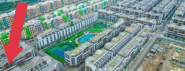 7 tỷ, bán liền kề diện tích gồm 56m2 tọa lạc tại Văn Giang, Hưng Yên, hướng Đông - Bắc, tổng quan nhà bao gồm có 7 phòng ngủ, 5 WC bãi đậu xe rộng-03