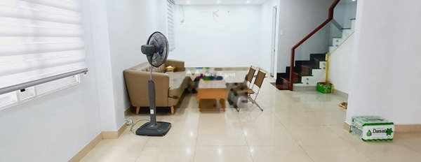 Vị trí đặt tại Phú Nhuận, Hồ Chí Minh cho thuê nhà giá thuê khởi điểm từ 36 triệu/tháng, tổng quan trong nhà 3 phòng ngủ, 4 WC-03