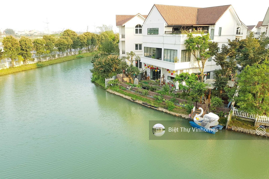 Ngôi nhà này gồm 4 PN, bán biệt thự, diện tích tổng là 330.7m2 mặt tiền tọa lạc trên Long Biên, Hà Nội-01