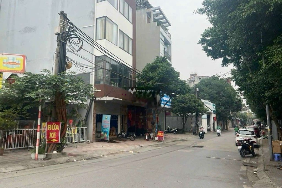 Vị trí thuận lợi nằm tại Hoa Lâm, Long Biên bán nhà giá bán chỉ 3.25 tỷ căn nhà gồm tổng cộng 3 phòng ngủ 3 WC-01