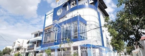 Bán nhà ở diện tích 357m2 giá bán chốt nhanh từ 22.5 tỷ vị trí tiện lợi ngay tại Nguyễn Trãi, Bình Thuận-02