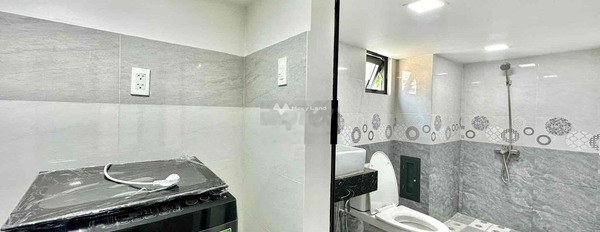 Trong căn hộ này gồm có 1 PN, cho thuê căn hộ vị trí mặt tiền tọa lạc tại Quận 10, Hồ Chí Minh, 1 WC bãi đậu xe rộng-03